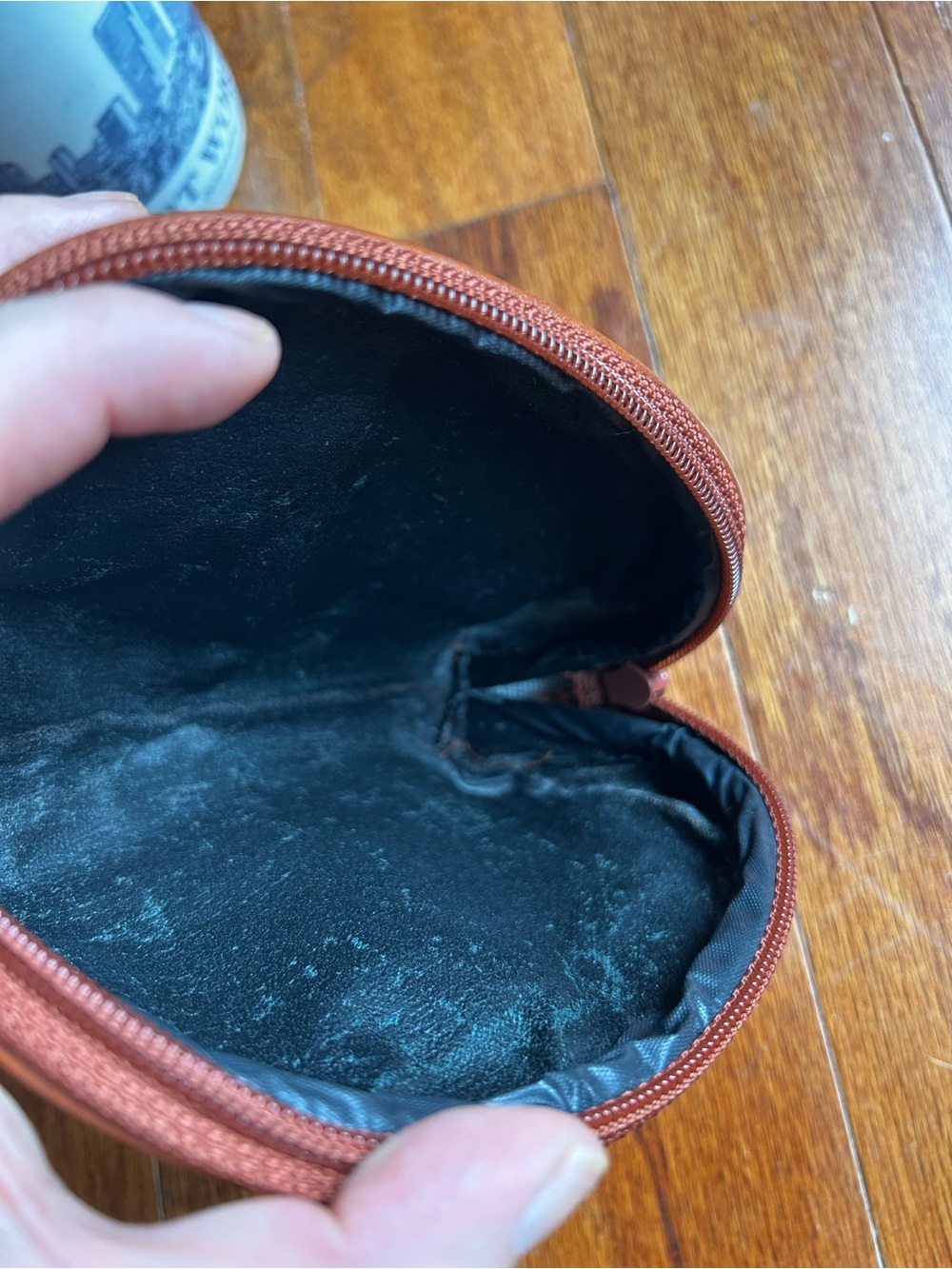 VINTAGE Dooney & Bourke Green Pebbled Leather Pouch with Tan Trim - Picture 5 of 5